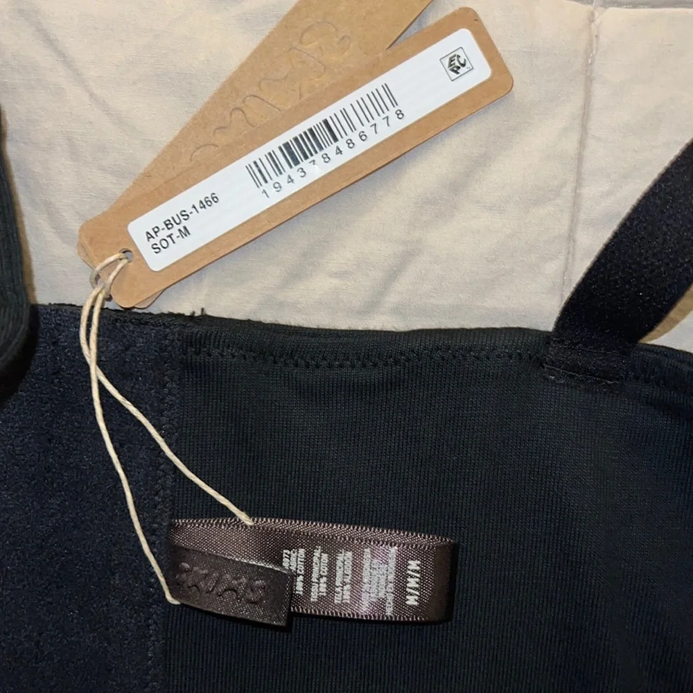 SKIMS Black Crop Top - Picture 3 of 6